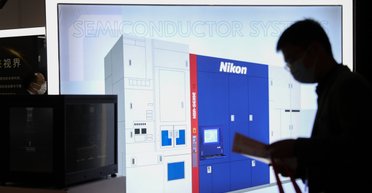 Жодних більше "сірих чипів": Японія запровадила санкції на поставку спецобладнання до Китаю