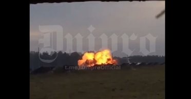 БпЛА падали на стоянку самолетов: появилось видео атаки на авиабазу "Саваслейка" в РФ