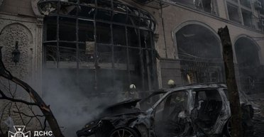 "Спасибо, что живы": в Киеве в результате утренней атаки РФ сгорело авто футболиста сборной Украины