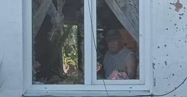 РФ ударила 11 дронами по селу на Харьковщине: мужчина прикрыл собой старосту села (фото)