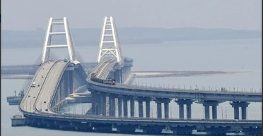 Украина уничтожит Крымский мост в первой половине 2024 года, — The Guardian