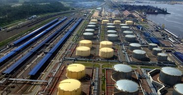 В Усть-Луге прекратил работу порт после четвертой атаки БпЛА: горит 60 тысяч тонн керосина, — медиа