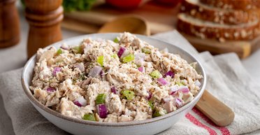 Салат из картофеля и тунца: рецепт универсального и вкусного летнего блюда