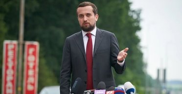 Їздив на Porsche Taycan: ексзаступник Єрмака користувався службовим становищем, — НАЗК