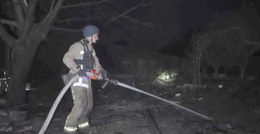 Горят подстанции, бьют КАБы: РФ уничтожает Сумы в 30 км от линии боев под Курском (видео)