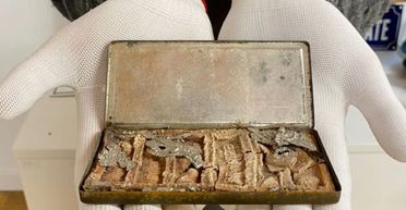 Чоловік знайшов у своєму домі унікальний "скарб" 122-річної давнини (фото)