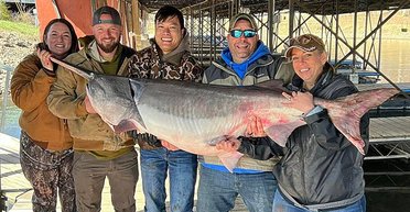 Чоловік випадково спіймав величезну рибу і встановив одразу два рекорди (фото)