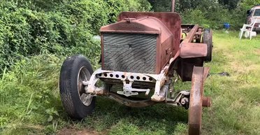 Сделано на века: винтажный грузовик 1916 года завелся после десятилетий простоя (видео)