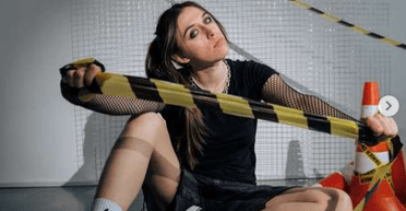 За выступление Монатика на роскошной свадьбе в Италии поплатилась барабанщица — девушку выгнали из группы