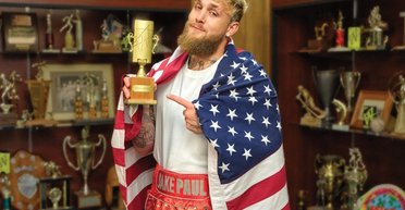 Жизнь Джейка Пола вне ринга: с кем встречается и чем владеет скандальный боксер-блогер (фото)