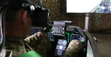 "Другой уровень технологий": в ВСУ показали, как пилоты тренируются на F-16 в Украине (фото)