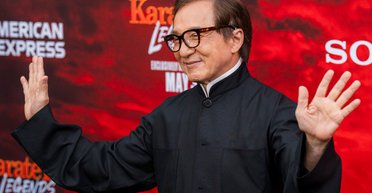 71-річний Джекі Чан отримав травму на зйомках: який він має вигляд зараз (фото)