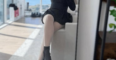 "Чрезвычайно сложно": девушка не может найти пару из-за "очень высокого" роста (фото)