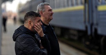 "Каждый второй не вернется". Как убедить мужчин не уезжать из Украины после войны