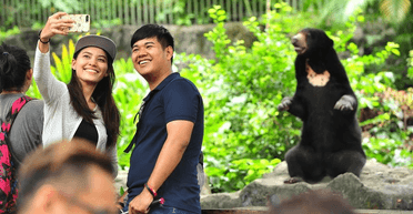 Хлопець, який до жаху боїться тварин, уперше збирається побувати в зоопарку (відео)