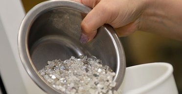 Ослабление санкций: США разрешили импорт некоторых алмазов российского происхождения