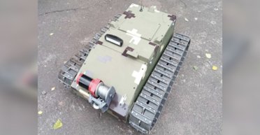 Взрывает технику и минирует поля: как украинский наземный дрон VEPR спасает солдат ВСУ