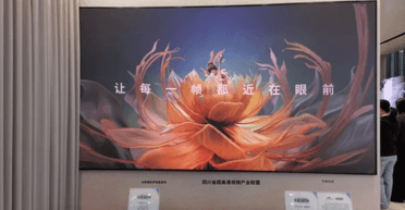 Выпущен первый в мире 150-дюймовый телевизор с линзой, как у старых аналогов (фото)