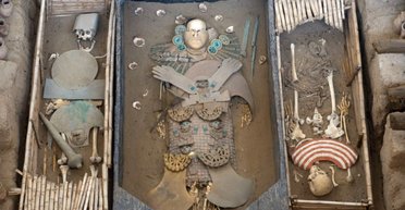 Обезголовлені вампіри та саркофаг "кінця світу": найнезвичайніші поховання у світі (фото)