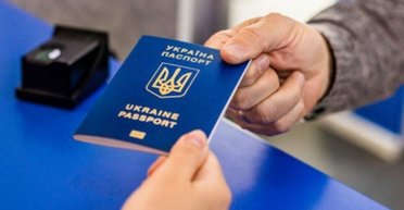 Паспорт Украины за рубежом будут выдавать только тем, кто показал военный документ, — Кабмин