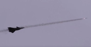 Китай уперше продемонстрував пуск ракети з винищувача-невидимки J-20 (відео)