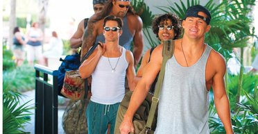 Стринги, деньги, пять качков. Почему для фильма Супер Майк: XXL размер не имеет значения