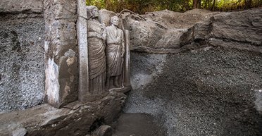 Свидетельствует о высоком статусе: в Помпеях раскопали уникальный погребальный рельеф (фото)