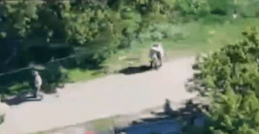 Місцеві вийшли обійматися: мотопіхота ЗС РФ заїхала в селище на Донеччині, — DeepState (відео)