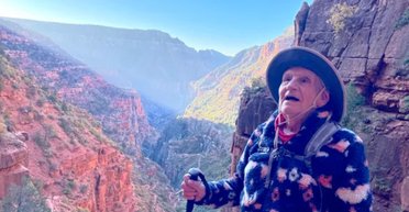 "Від краю до краю": 92-річний чоловік пройшов увесь Великий каньйон на честь покійної дружини (фото)