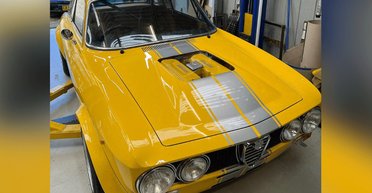 Нове життя класики: раритетне купе Alfa Romeo оснастили двигуном від Ferrari (відео)