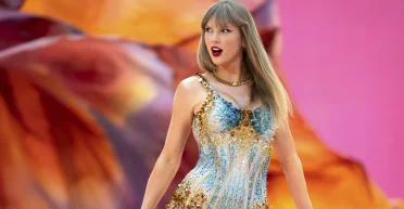 Держался 10 лет: Тейлор Свифт с новым альбомом побила рекорд Адель