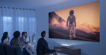 Проектор чи телевізор: експерти дали чітку відповідь, що краще купити у 2025 році