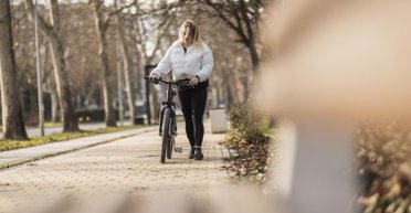 "Ніколи не забуде": прогулянка лісом закінчилася для дівчини зустріччю з хижаками (фото)