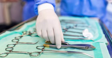 Пацієнтка померла під час операції: поліція оголосила підозру пластичному хірургу з Києва (фото)