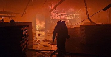 Атака БПЛА на Львів: у поліції показали кадри порятунку людей з-під завалів (відео)