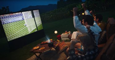 Лучше, чем телевизор: что умеет проектор PlayCube, похожий на кубик Рубика (видео)