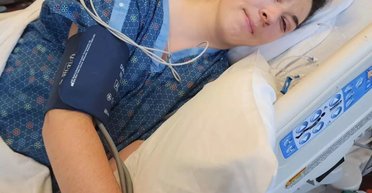 Срастили череп с позвоночником: обезглавленной женщине "прикрутили" голову назад (фото)