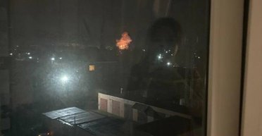 Таганрог атакуют дроны: в жилой дом прилетела ракета, — соцсети (видео)