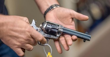 "Погиб пиротехник". Украинские киношники: с безопасностью не лучше, чем на площадке у Болдуина