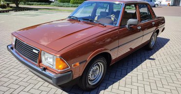 Неприметная капсула времени: обнаружен 40-летний седан Mazda без пробега (фото)