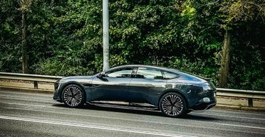 В Киеве заметили новейший электрокар от Huawei с запасом хода до 700 км (фото)