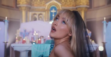 У Брукліні освятили вікову церкву після зйомок кліпу співачки Сабріни Карпентер (відео)