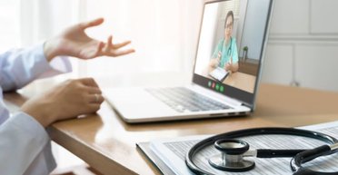 Під час сеансу лікар випадково показав свій екран: пацієнт залишився в шоці від побаченого