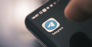 Илон Маск добавил свой чат-бот Grok в Telegram: как им воспользоваться (видео)