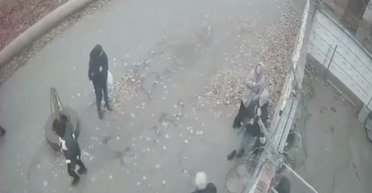 В Кривом Роге мужчина с ножом пробрался в ТЦК из-за мобилизации сына: произошла стрельба (видео)