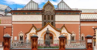 Пошел черный густой дым, эвакуировали посетителей: в Москве загорелась Третьяковская галерея (видео)