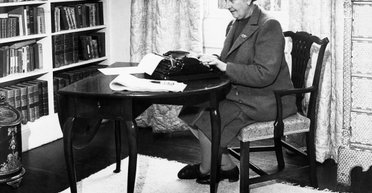 Агате Кристи 130 лет. Топ-10 интригующих фактов из жизни писательницы