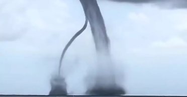 Погодный апокалипсис в РФ: в Краснодарском крае бушуют смерчи и затапливает города (видео)