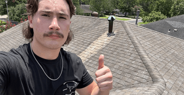 Блогер едва не потерял сознание, пробуя "худший в мире" деликатес (видео)