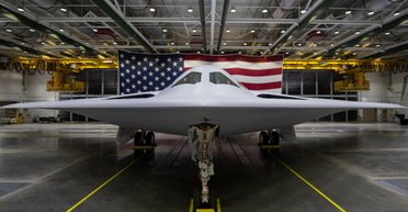 Стелс-бомбардувальник B-21 Raider озброять гіперзвуковими ракетами і ядерною бомбою B61-12 (відео)